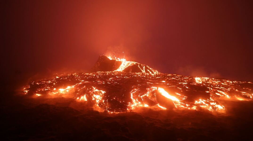 Εξερράγη το ηφαίστειο Ρέικιανες στην Ισλανδία - Ποτάμια λάβας παντού