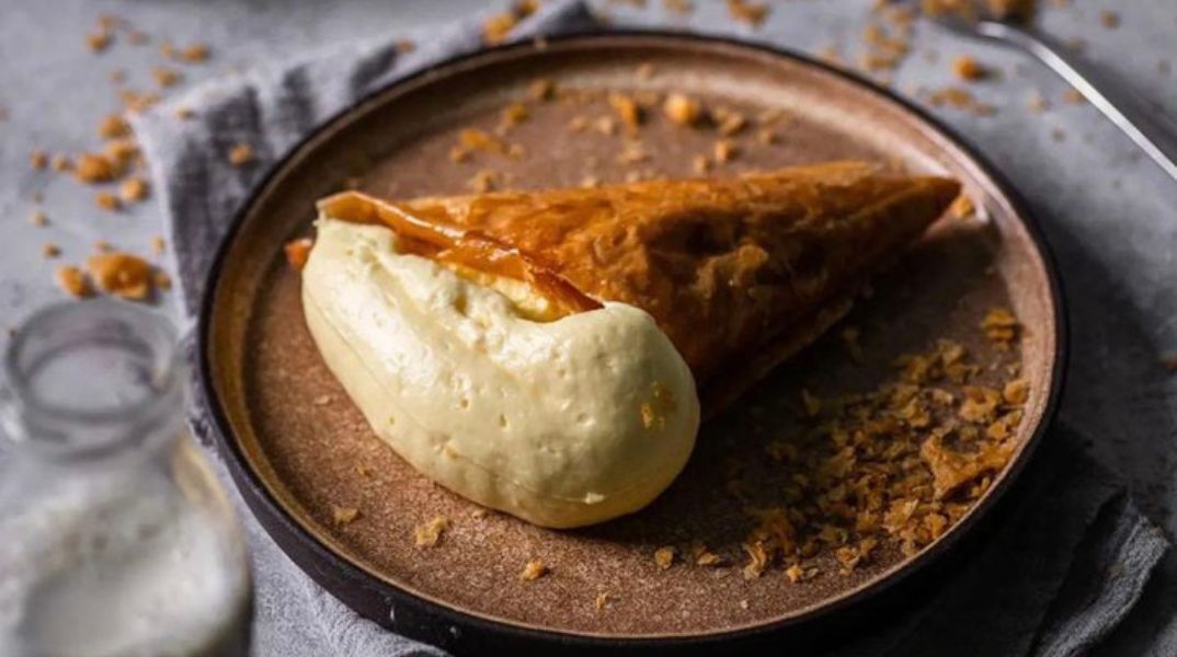 Τα τρίγωνα Πανοράματος το δεύτερο καλύτερο γλυκό του κόσμου σύμφωνα με τον οδηγό γευσιγνωσίας Taste Atlas - Διάκριση για την ελληνική γαστρονομία. 