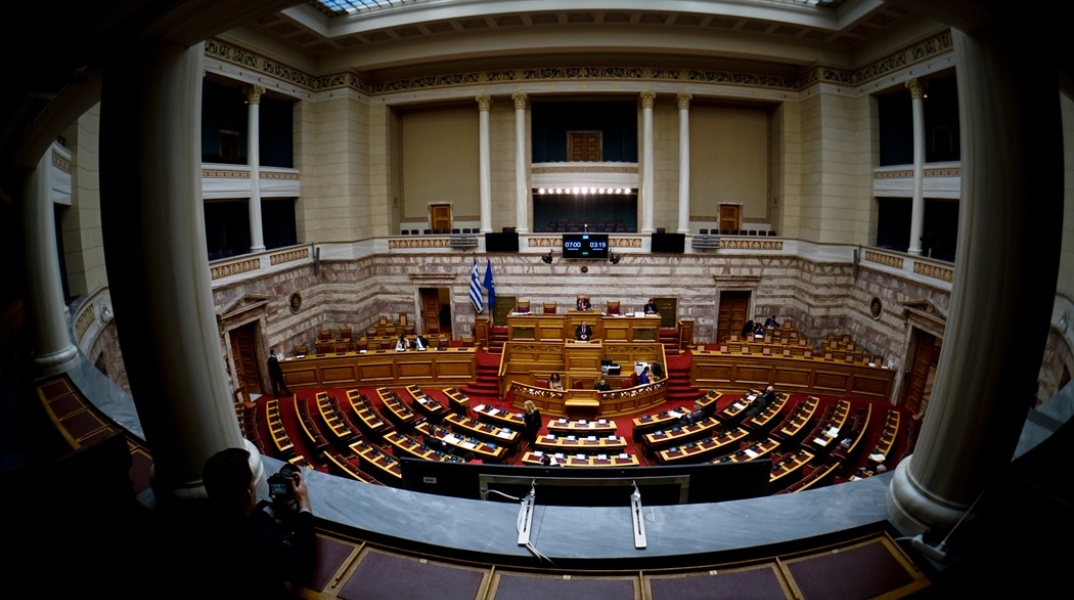  Κατατίθεται σήμερα στη Βουλή το νομοσχέδιο για τα ομόφυλα ζευγάρια 