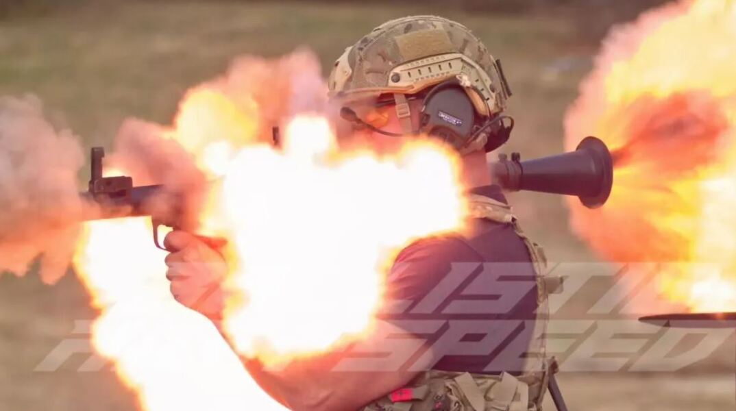 Εκτοξευτής πυραύλων έσκασε στο πρόσωπο YouTuber - Δείτε βίντεο