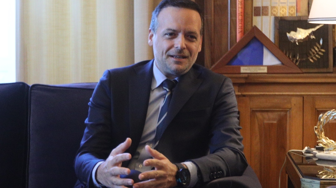 Χριστουγεννιάτικη ιστορία: Ο Χάρης και η Ανάπλαση της Αθήνας