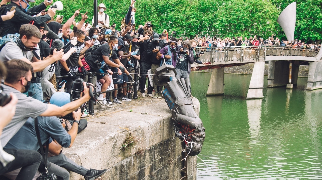 H πτώση των αγαλμάτων: Μπορεί το παρελθόν να διαγραφεί;   