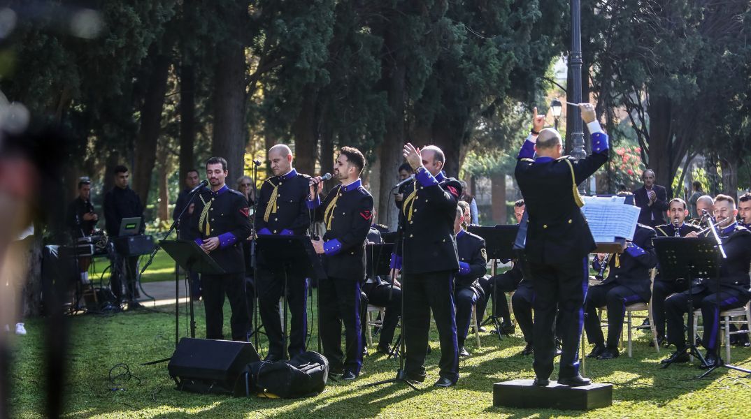 Χριστουγεννιάτικες μελωδίες από την μπάντα του Πολεμικού Ναυτικού 