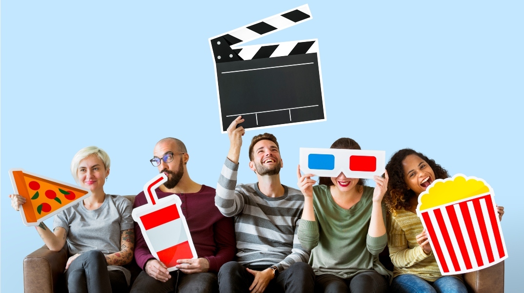 Παρέα που βλέπει κωμωδία 