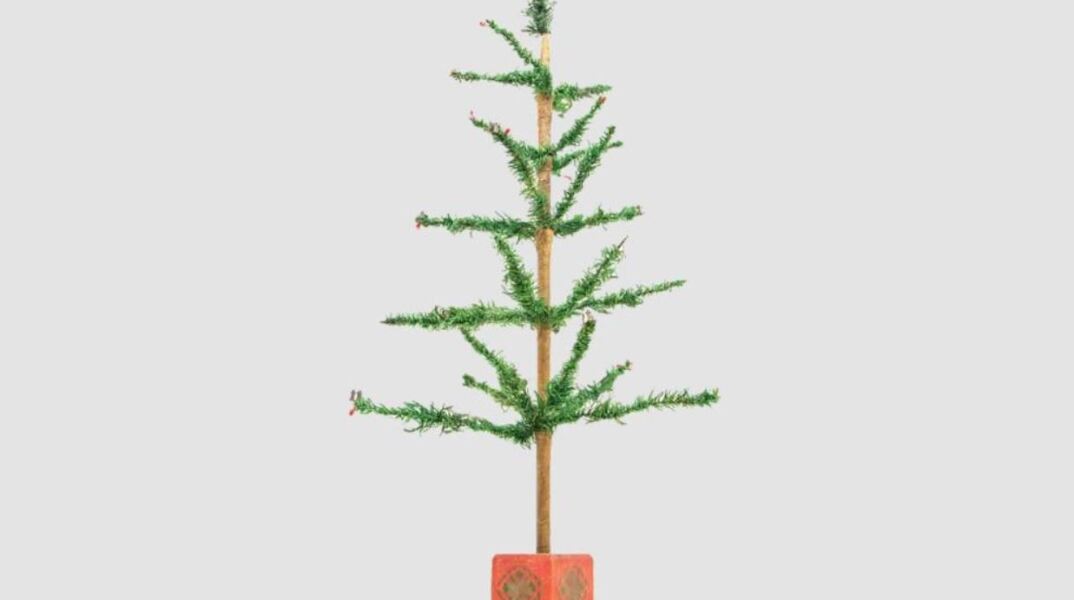 Χριστουγεννιάτικο δέντρο 103 ετών πωλήθηκε σε δημοπρασία έναντι 4.000 δολαρίων