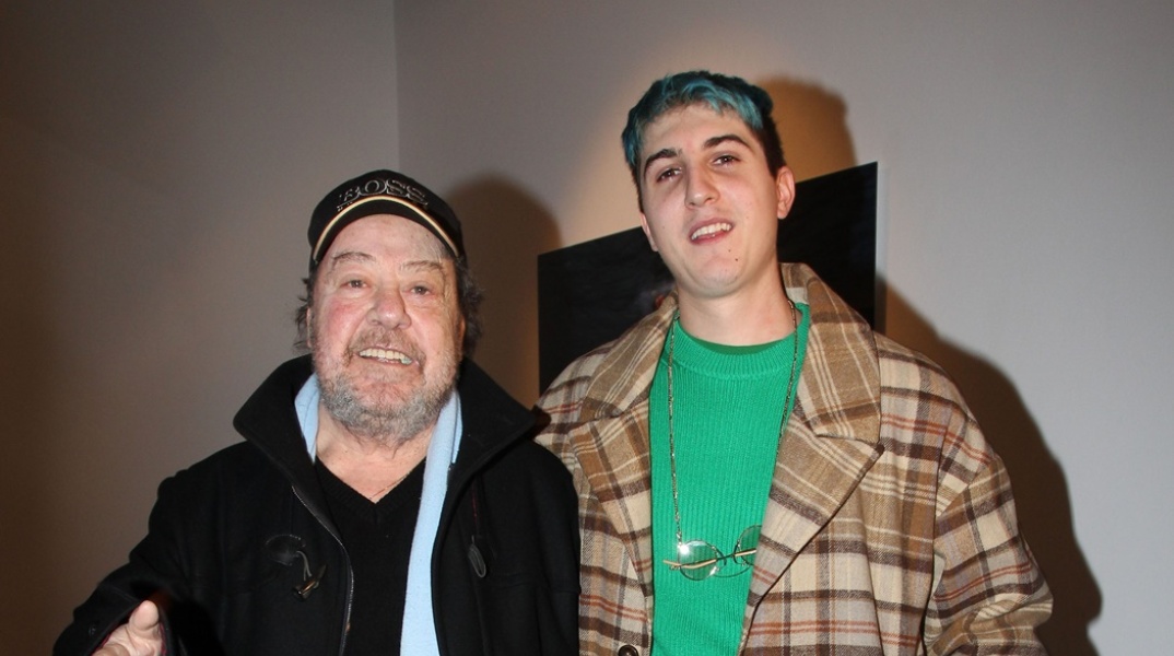 Ο Γιάννης Πάριος (αριστερά) και ο μικρότερος γιος του, Good Job Nicky (αριστερά)