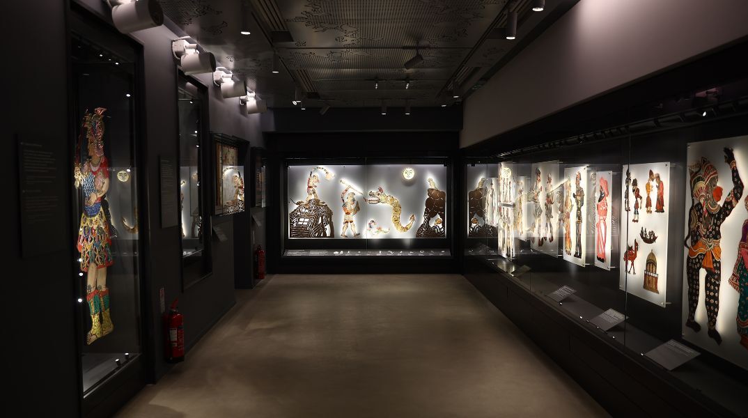 Πλάκα: Εγκαίνια του Μουσείου Νεότερου Ελληνικού Πολιτισμού, παρουσία της Λίνας Μενδώνη - Συγκροτείται από 18 κτίρια και τον περιβάλλοντα χώρο τους.