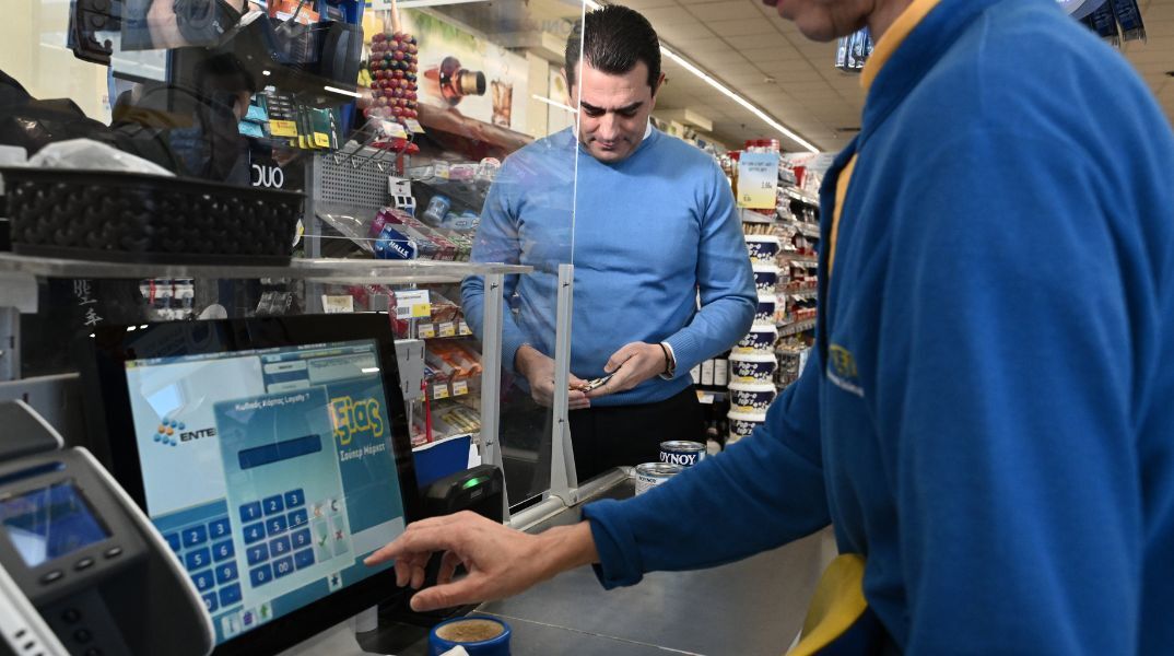 Κώστας Σκρέκας: Νομοθετική μεταρρύθμιση για τις εκπτώσεις και τις προσφορές στα σούπερ μάρκετ - Θα είναι έτοιμη μέσα στο πρώτο τρίμηνο του 2024.