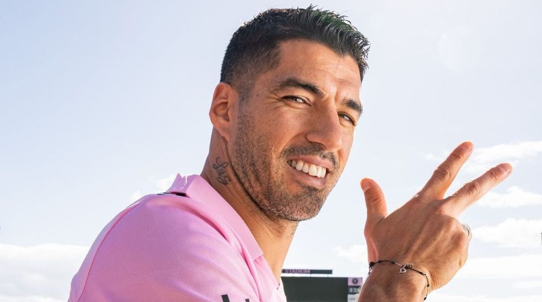 Λουίς Σουάρες: Η Ίντερ Μαϊάμι ανακοίνωσε την απόκτηση του 36χρονου ποδοσφαιριστή - Ξανασμίγει με τον Λιονέλ Μέσι και τους πρώην παίκτες της Μπαρτσελόνα.