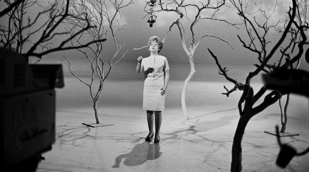 «Rockin' Around the Christmas Tree»: Η ιστορία πίσω από την επιτυχία του τραγουδιού που ερμήνευσε η Brenda Lee και το νέο βιντεοκλίπ.