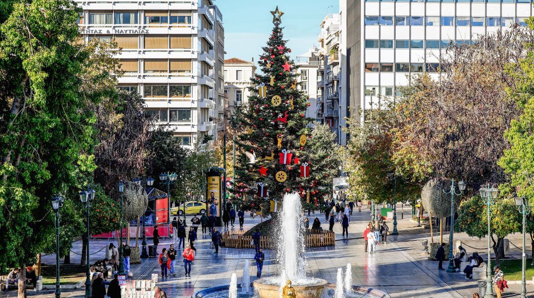 Εορταστικός στολισμός στο Σύνταγμα
