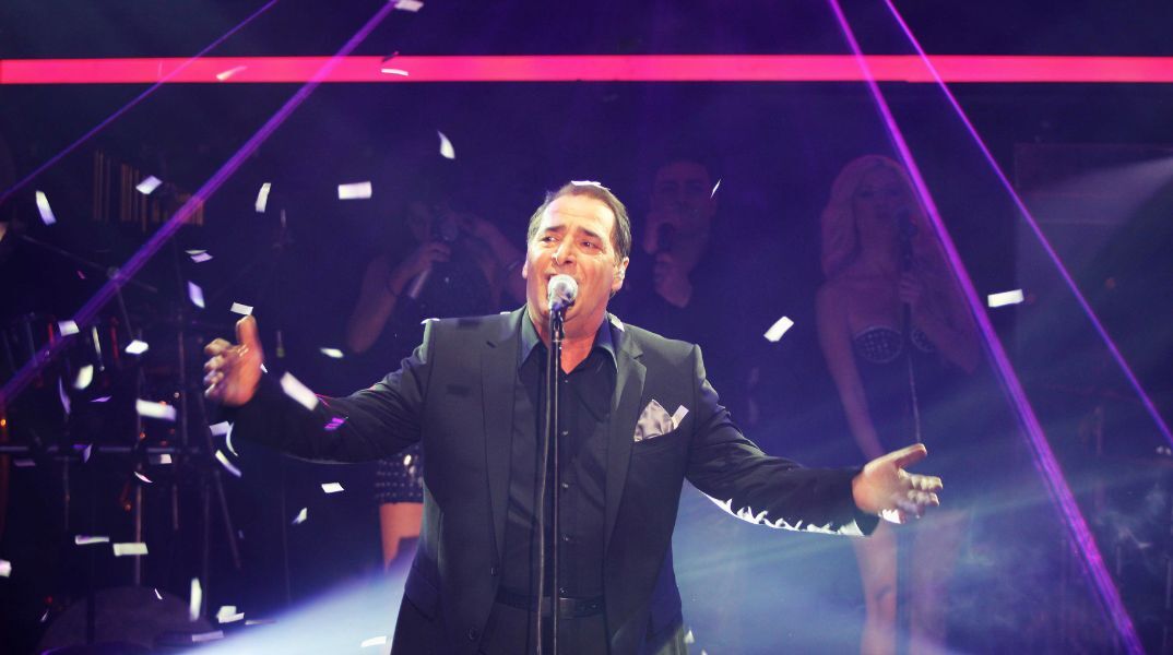 Το αντίο του καλλιτεχνικού κόσμου  στον Βασίλη Καρρά