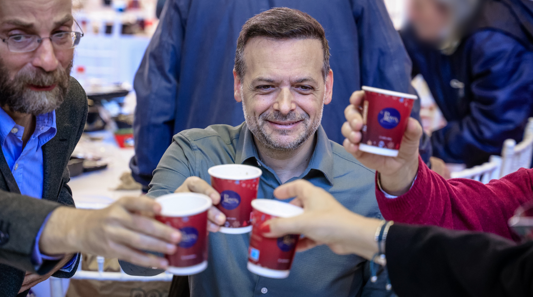 Γεύμα αγάπης για τους άστεγους από τον Δήμο Αθηναίων