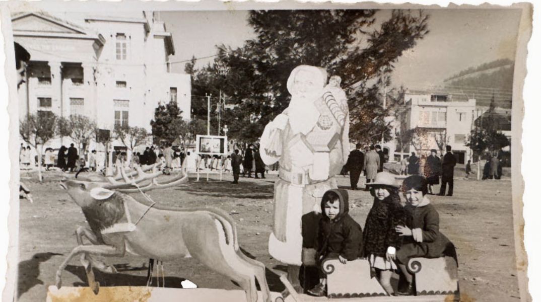 Τα ασπρόμαυρα Χριστούγεννα της Θεσσαλονίκης μέσα από τη συλλογή του Άρη Παπατζήκα