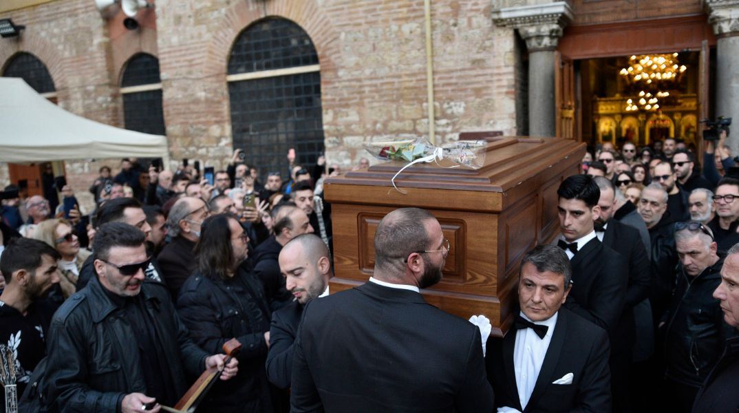 Βασίλης Καρράς: Το τελευταίο χειροκρότημα στον λαϊκό τραγουδιστή 