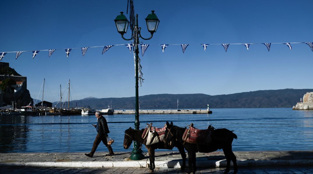 Ανοιξιάτικες θερμοκρασίες με λιακάδα και αραιές νεφώσεις την Πέμπτη