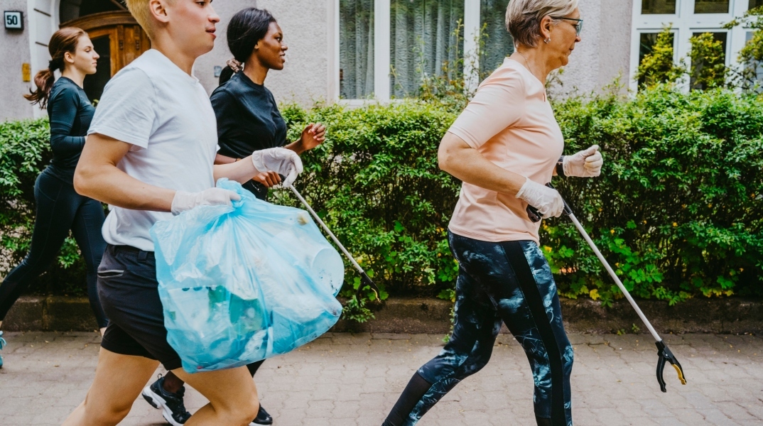 Plogging, μια καινούργια σουηδική συνήθεια