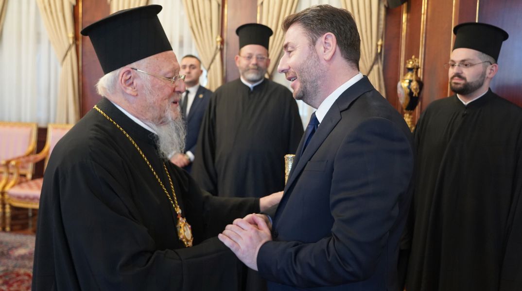 Συνάντηση του Νίκου Ανδρουλάκη με τον Οικουμενικό Πατριάρχη Βαρθολομαίο σε θερμό κλίμα