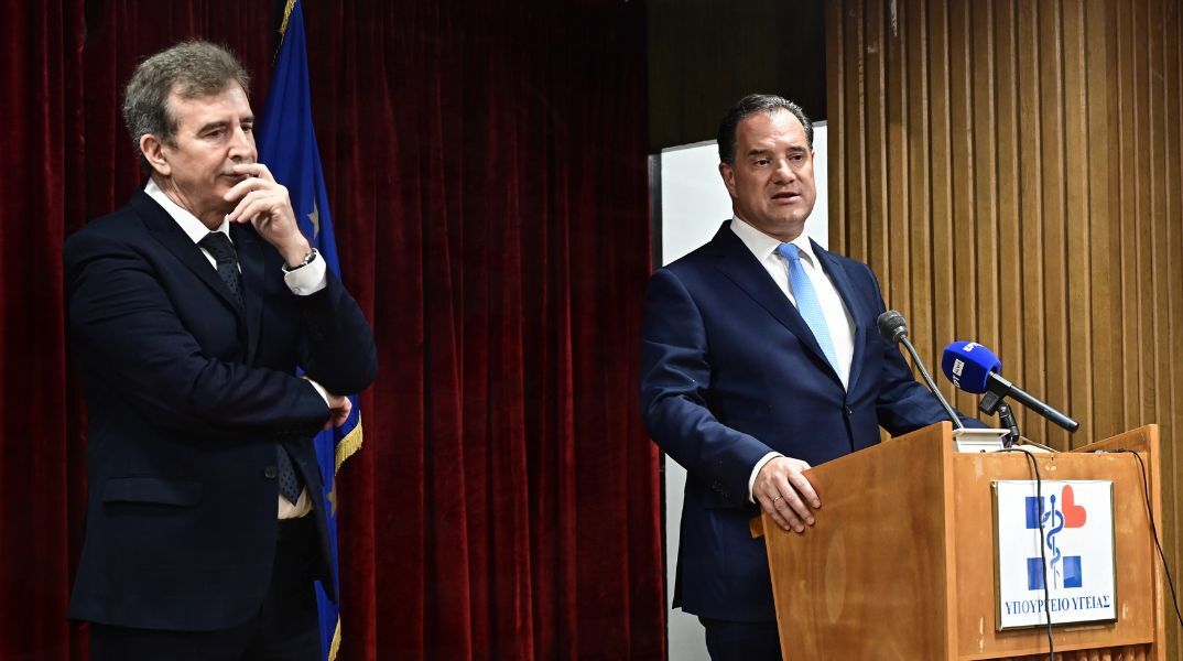 Ο νέος υπουργός παρέλαβε το υπουργείο Υγείας από τον Μιχάλη Χρυσοχοΐδη
