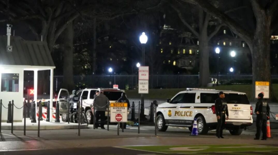 Λευκός Οίκος: Αυτοκίνητο έπεσε πάνω σε πύλη στον φράκτη του