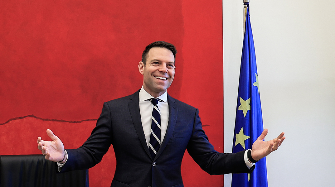 Ραψωδία Κασσελάκη με στοιχεία βουλεβάρτου και χαρακτηριστικά μπουρλέσκ 