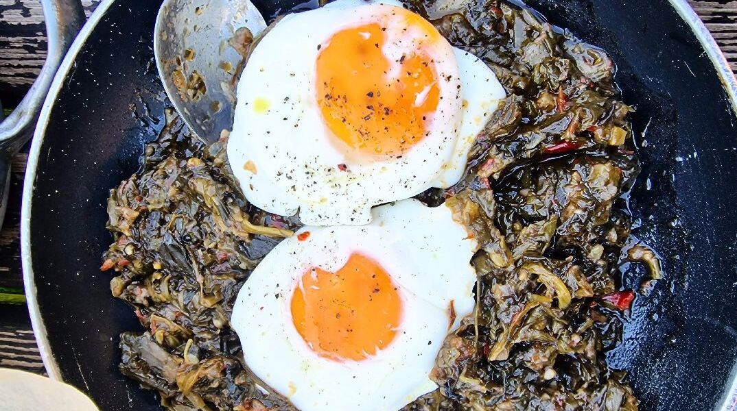 Πηλιορίτικα χόρτα με αβγά