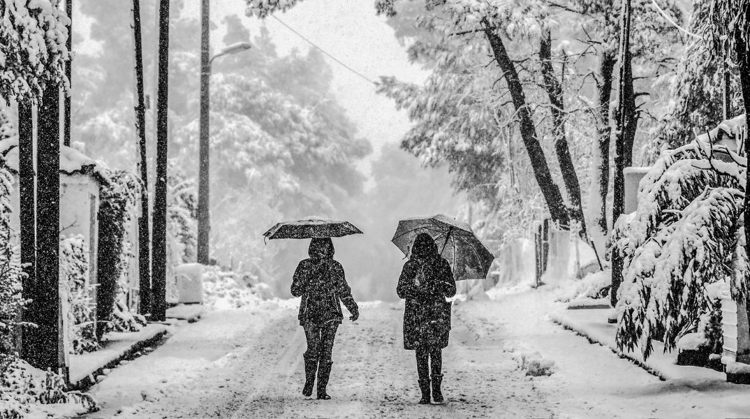 Χαμηλές θερμοκρασίες, καταιγίδες και χιόνια το Σάββατο