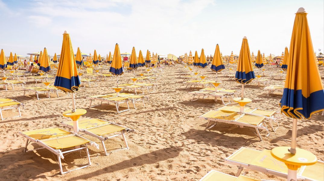 Προχωρούν οι ηλεκτρονικές δημοπρασίες για πάνω από 1.200 παραχωρήσεις σε παραλίες