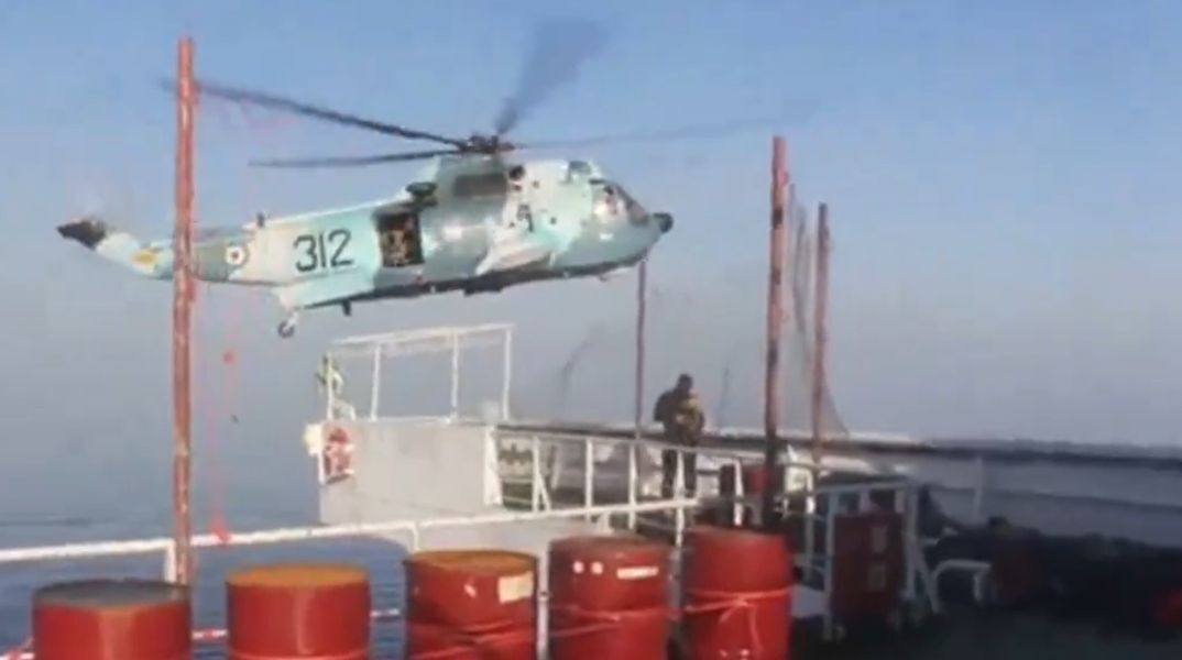 Βίντεο από την επιχείρηση κατάληψης του δεξαμενόπλοιου ελληνικών συμφερόντων από άνδρες του ιρανικού πολεμικού ναυτικού δόθηκαν στη δημοσιότητα.