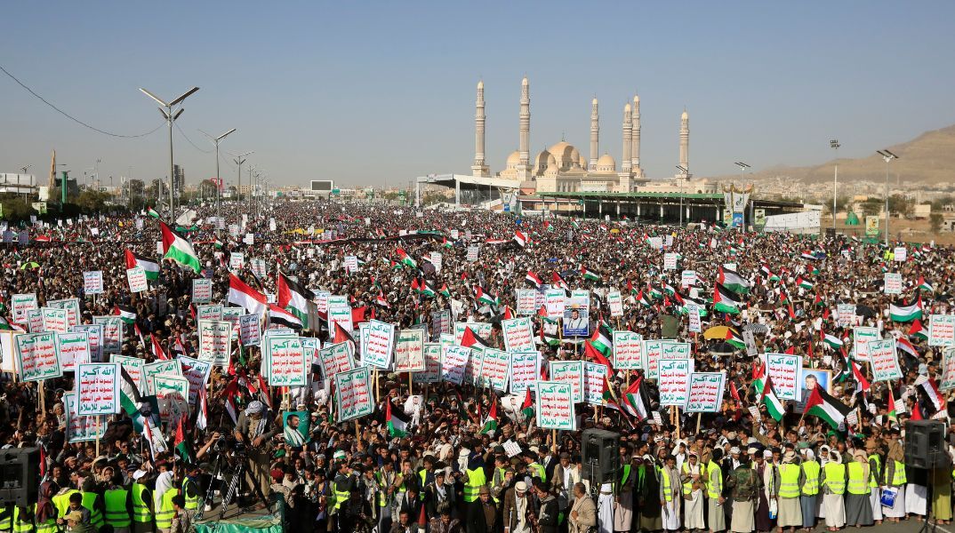 Υεμένη: Νέες αεροπορικές επιδρομές ΗΠΑ - Βρετανίας - Ο πρόεδρος Τζο Μπάιντεν αποκαλεί τρομοκρατική οργάνωση τους αντάρτες Χούθι. 