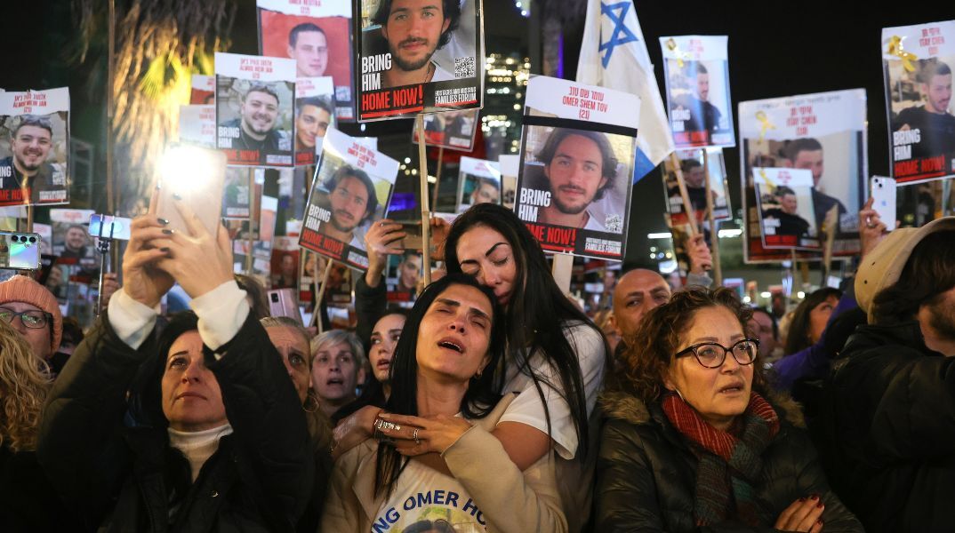 Ισραήλ: Δεκάδες χιλιάδες διαδηλωτές ζήτησαν την παραίτηση του πρωθυπουργού Νετανιάχου - Συμπληρώνονται 100 ημέρες από την έναρξη του πολέμου.