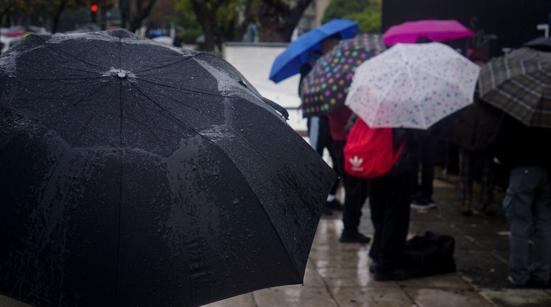 Πρόγνωση καιρού: Τοπικές βροχές και σποραδικές καταιγίδες τη Δευτέρα 15 Ιανουαρίου - Σημειώνει μικρή άνοδο η θερμοκρασία.  