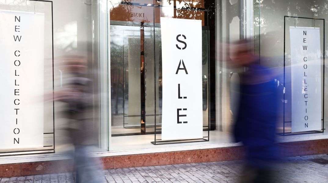 Χειμερινές εκπτώσεις 2024: Ανοιχτά σήμερα τα καταστήματα, Κυριακή 14 Ιανουαρίου τα καταστήματα - Το ωράριο λειτουργίας - Τα σημεία SOS για τους καταναλωτές.