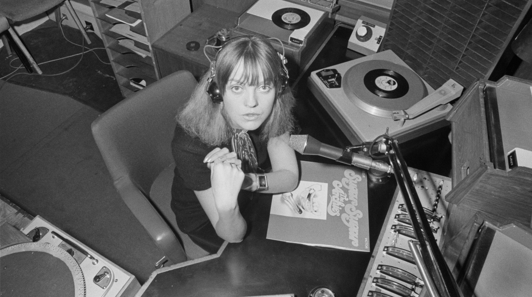 Annie Nightingale (1940 - 2024): Ένα μεγάλο είδωλο του ραδιοφώνου και της ποπ κουλτούρας