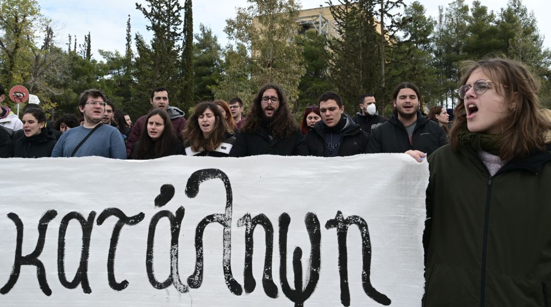 H ΕΛΑΣ παρενέβη και διέλυσε κατάληψη στην Πρυτανεία του Εθνικού Μετσόβειου Πολυτεχνείου - 7 προσαγωγές - Ένταση μεταξύ συγκεντρωμένων και αστυνομίας. 