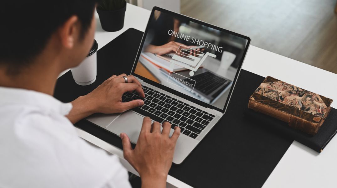 Έρευνα: Περίπου 1 στους 5 Έλληνες καταναλωτές δηλώνει ότι έχει πέσει θύμα απάτης ηλεκτρονικών αγορών σε εορταστικές περιόδους - Τα σημεία που χρήζουν προσοχής. 