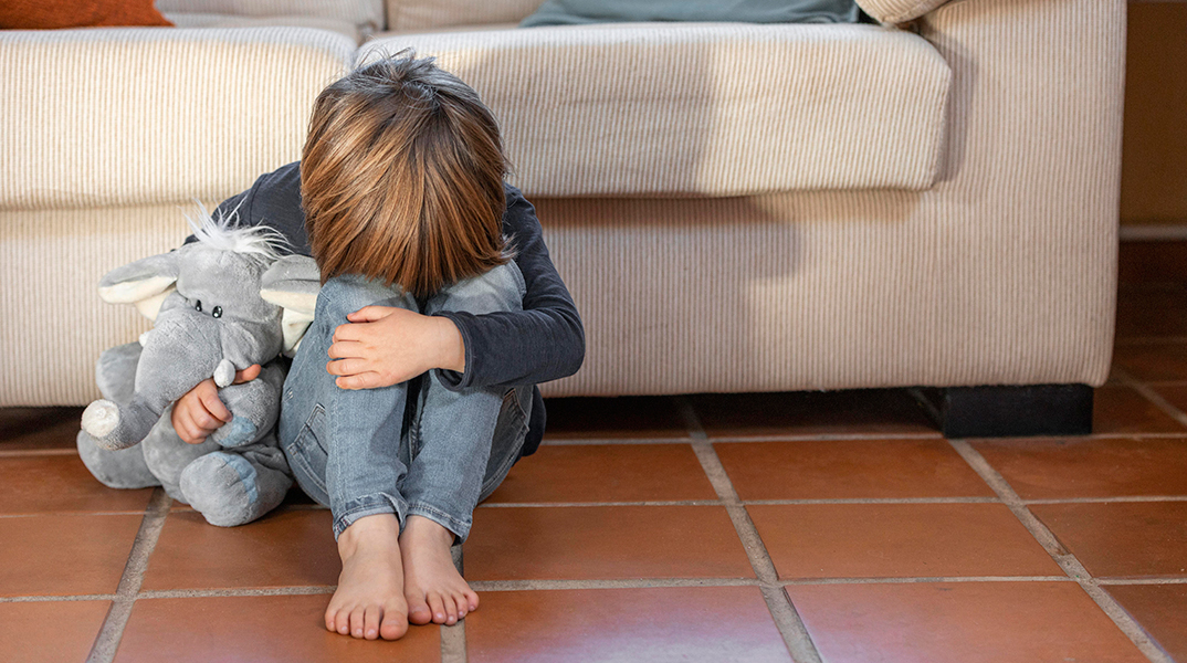 Οι υπεράνω υποψίας συνένοχοι στον ξυλοδαρμό του 4χρονου