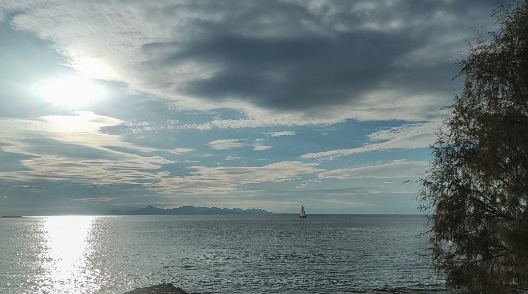 Καιρός σήμερα: Βροχές, καταιγίδες και υψηλές θερμοκρασίες 