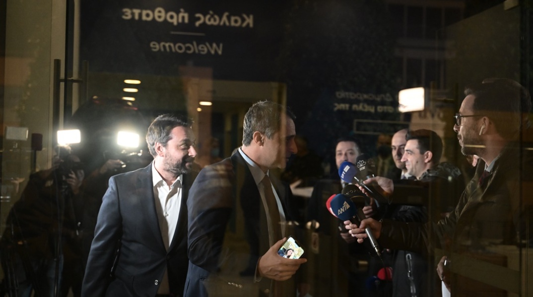 Νομοσχέδιο - Ομόφυλα ζευγάρια: Τι έγινε στην ενημέρωση της ΝΔ