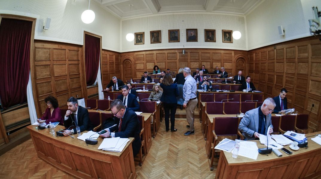 Εξεταστική για Τέμπη - Κύκλοι της πλειοψηφίας: Μεγάλες ευθύνες της ΡΑΣ αποκαλύπτει η κατάθεση της προέδρου της Αρχής, Ιωάννας Τσιαπαρίκου.