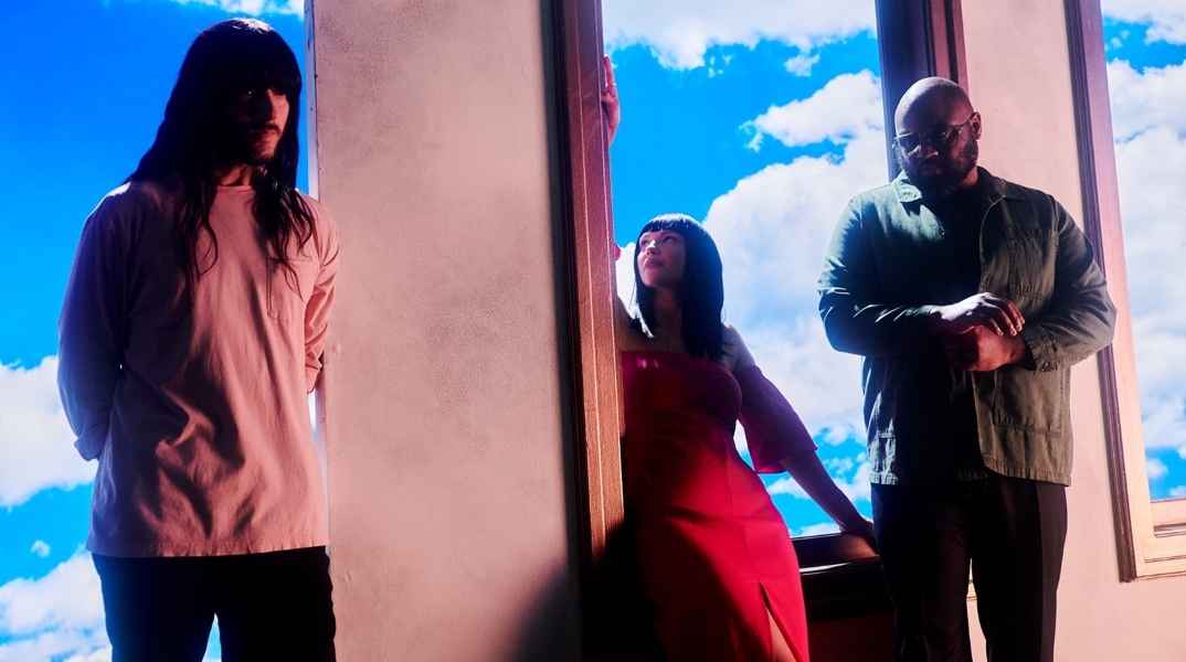 Οι Khruangbin επιστρέφουν με το νέο άλμπουμ «A La Sala»