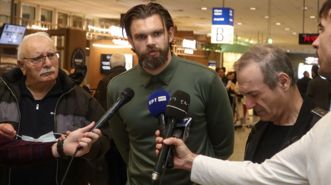 Παναθηναϊκός: Έφτασε στην Αθήνα για να ολοκληρώσει τη μεταγραφή του ο Μπαρτλομέι Ντραγκόφσκι - Οι πρώτες δηλώσεις του Πολωνού γκολκίπερ για Τερίμ και τίτλους.