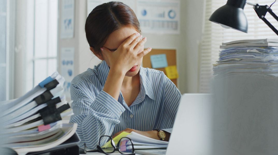 Eπαγγελματική εξουθένωση: Πώς συμβαίνει, πώς αντιμετωπίζεται
