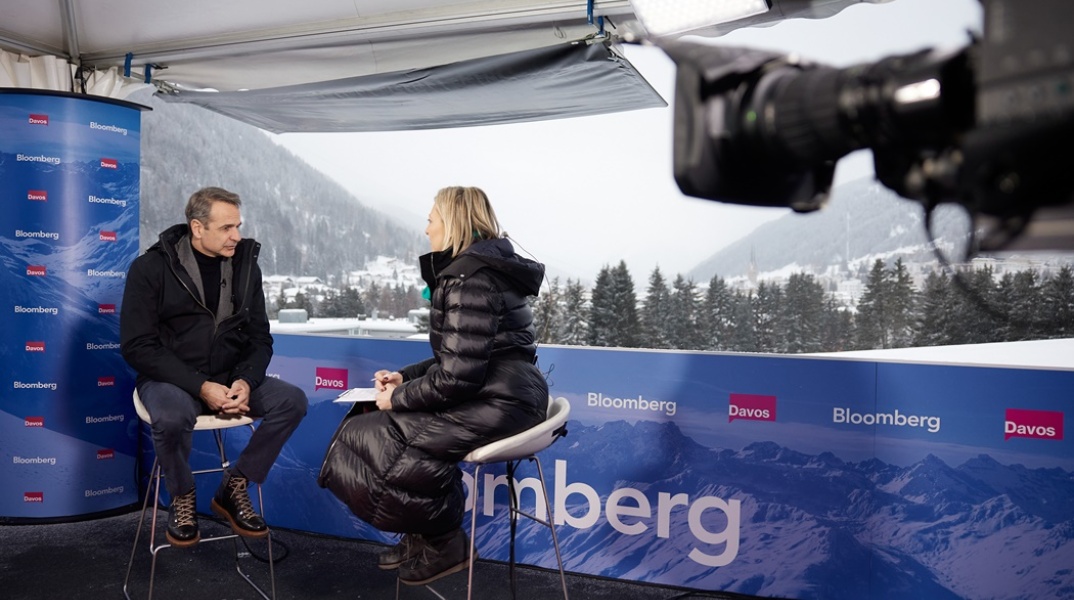 Ο Κυριάκος Μητσοτάκης παραχωρεί συνέντευξη στο Bloomberg στο περιθώριο του Παγκόσμιου Οικονομικού Φόρουμ του Νταβός