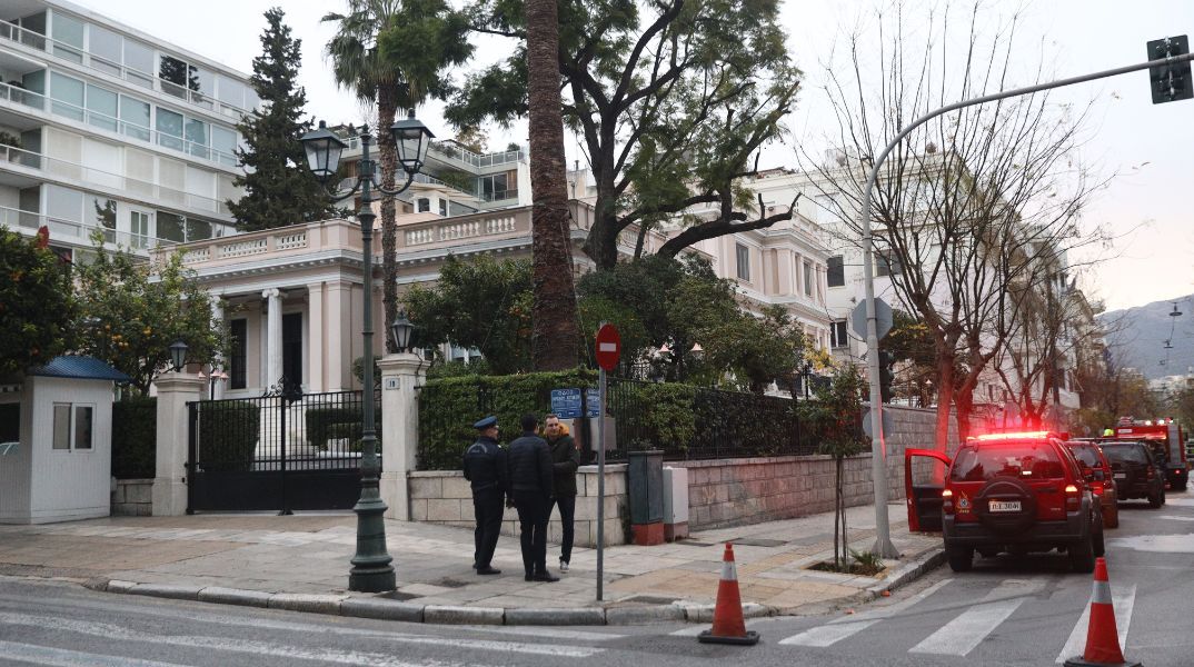 Μέγαρο Μαξίμου: Φωτιά σε αποθήκη 