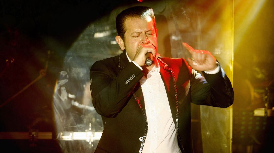 Πέθανε ο τραγουδιστής Χάρης Κωστόπουλος σε ηλικία 60 ετών