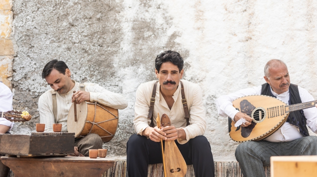 17 Κλωστές: Νέα σειρά της Cosmote TV του Σωτήρη Τσαφούλια 