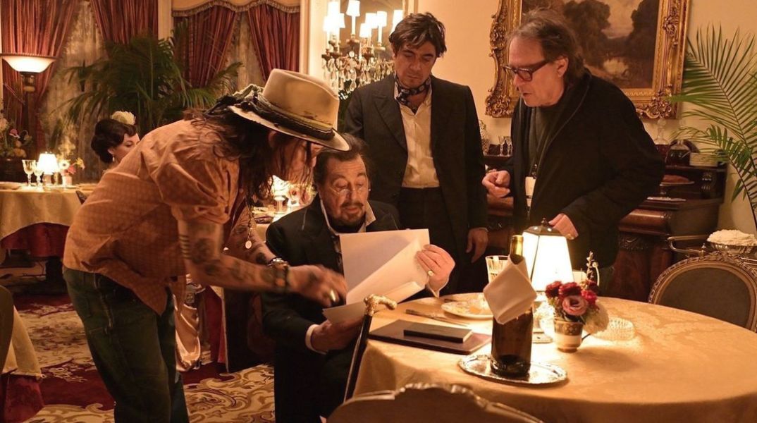 Ο Τζόνι Ντεπ σκηνοθετεί τον Αλ Πατσίνο στην ταινία «Modi» - Οι πρώτες εικόνες