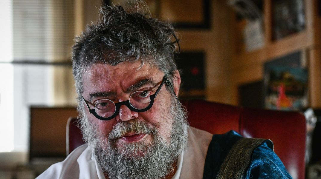 Κραουνάκης για Γιώργο Νταλάρα και δημοσιογράφους: «Τα παραπανίσια έχουν θέμα. Γνώμη μου»