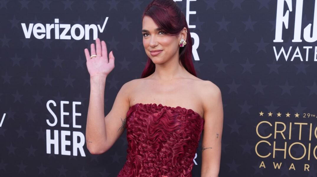 Dua Lipa: «Δεν θέλουν τους ποπ σταρ να είναι πολιτικοποιημένοι»
